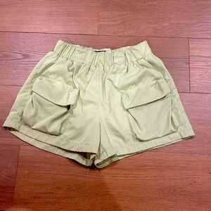 Forever 21 cargo shorts size M